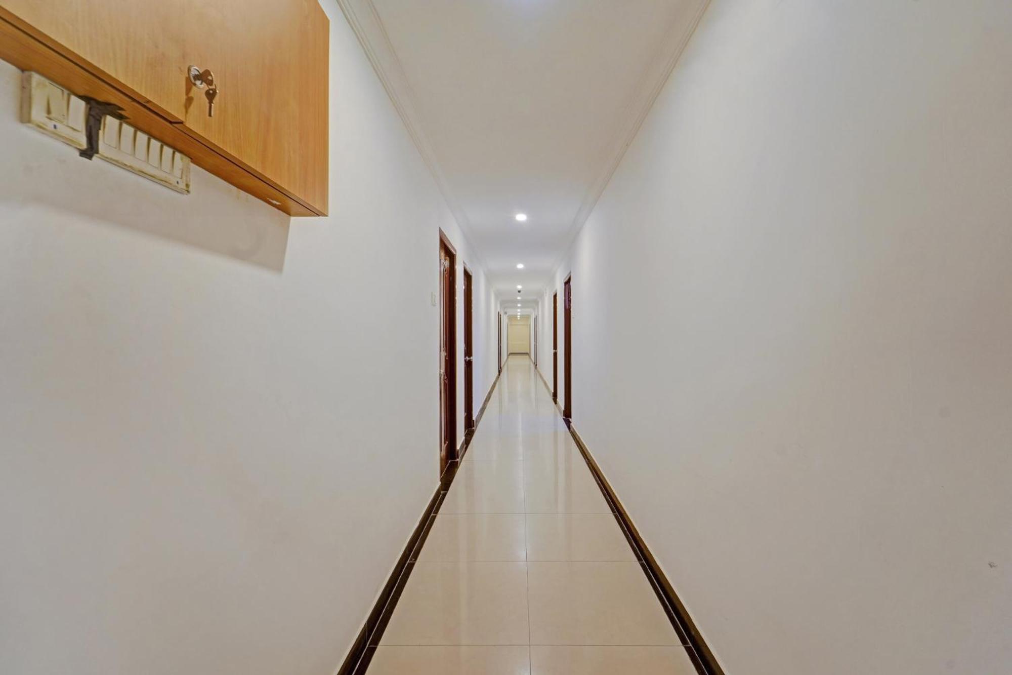 Capital O 82343 Hotel Star Holidays Chennai Exterior foto