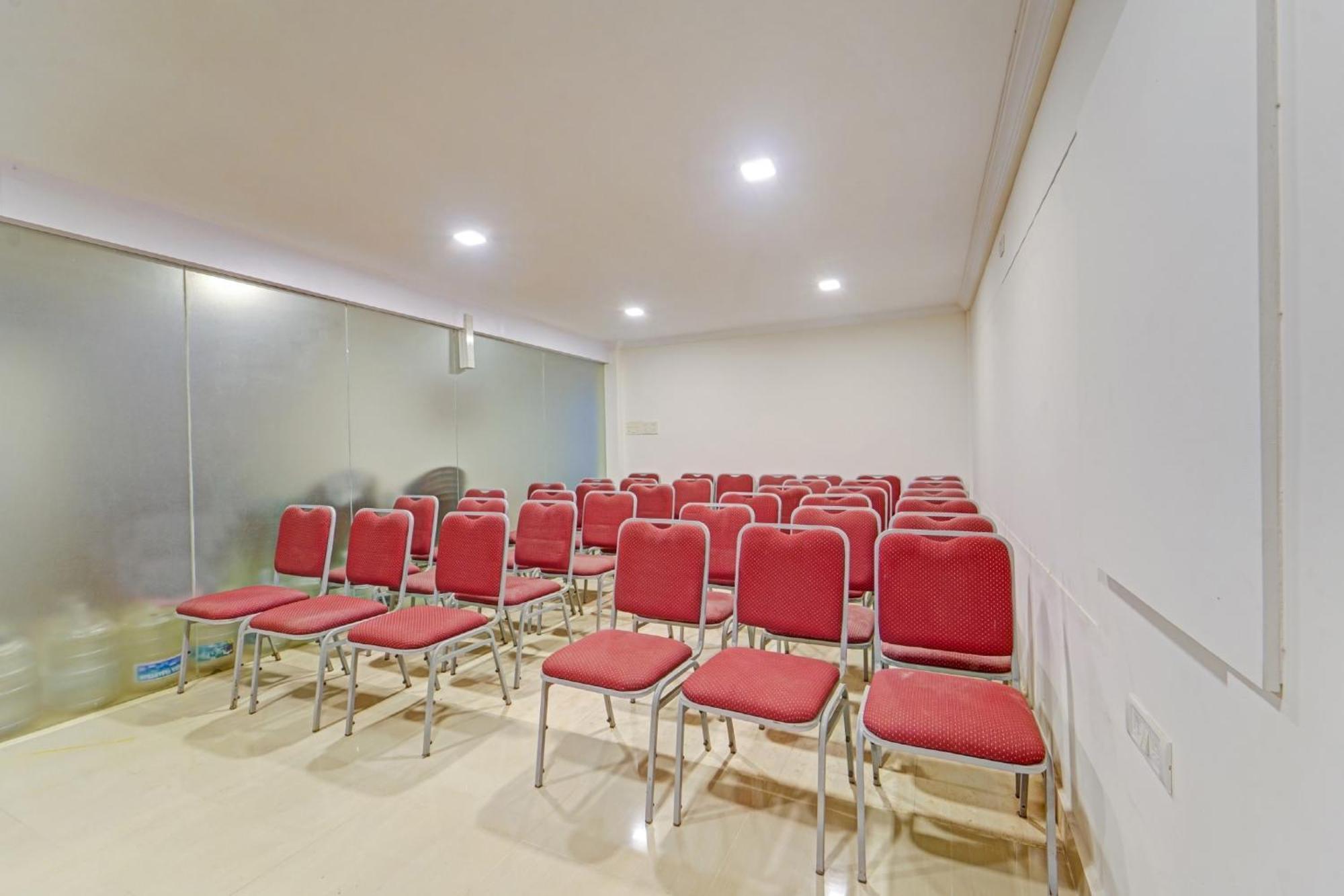 Capital O 82343 Hotel Star Holidays Chennai Exterior foto