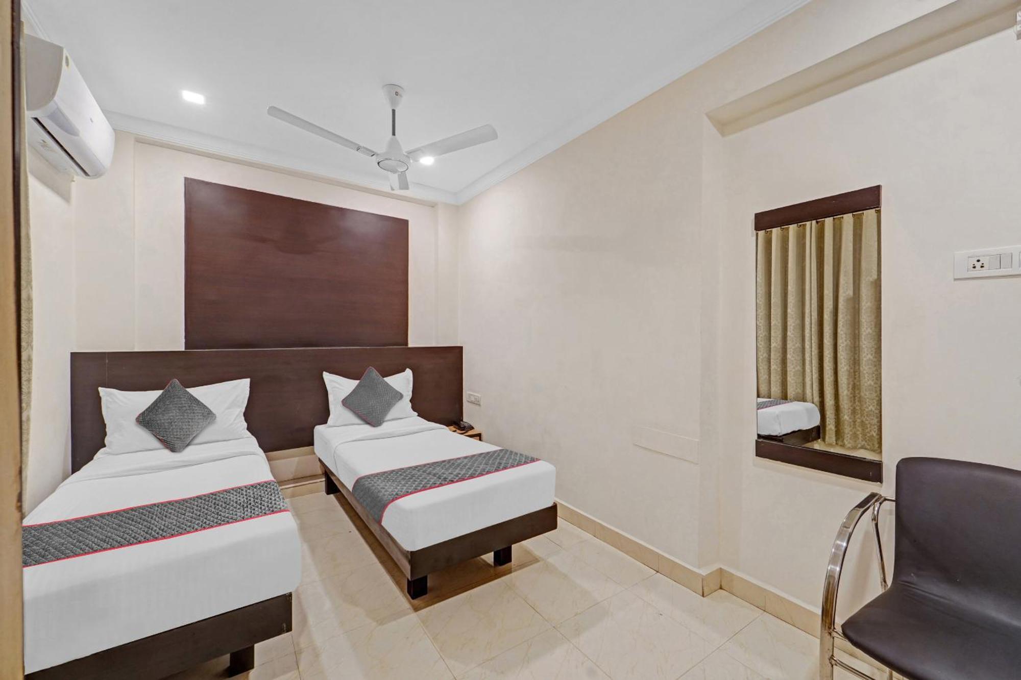 Capital O 82343 Hotel Star Holidays Chennai Exterior foto