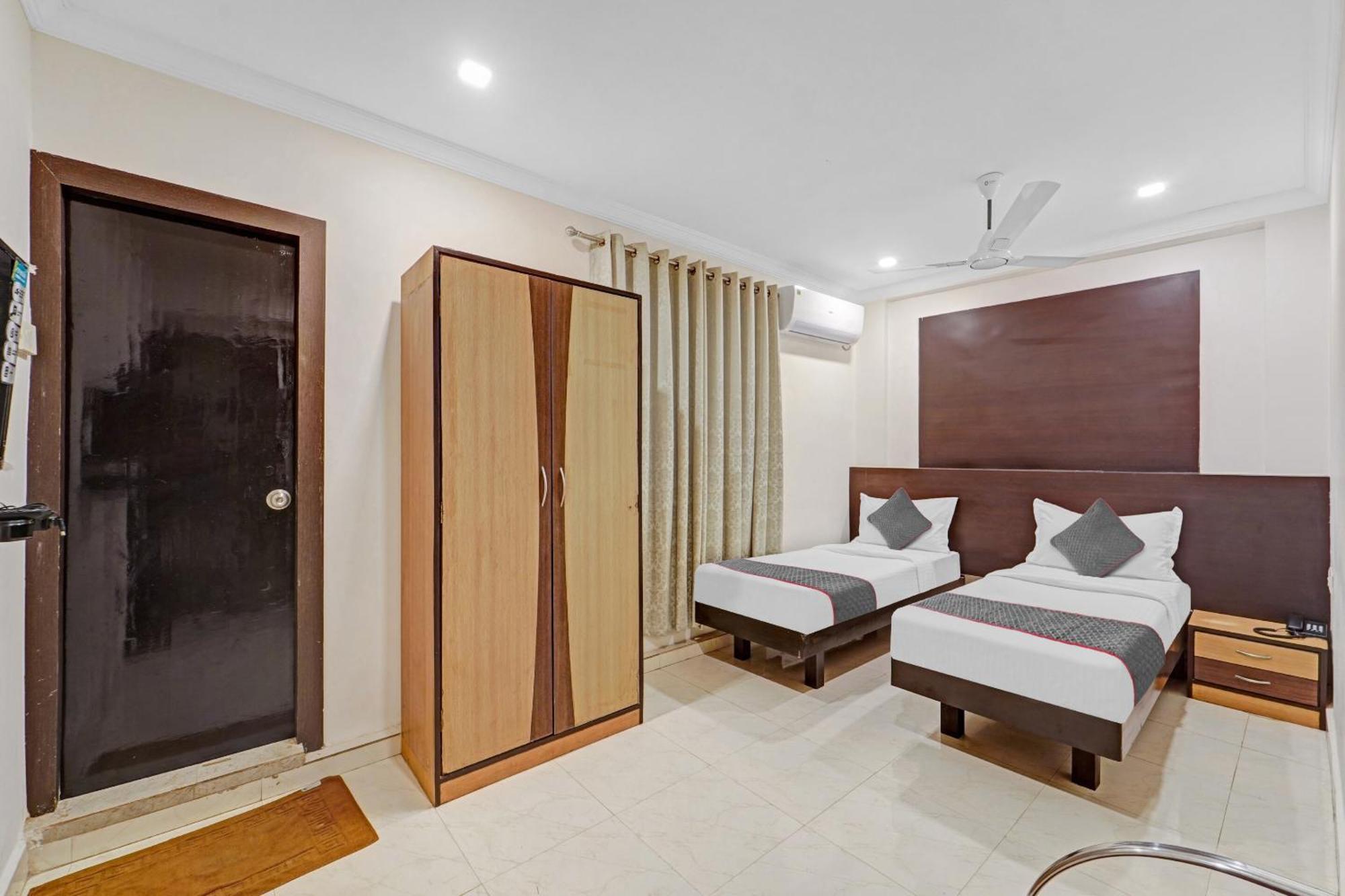 Capital O 82343 Hotel Star Holidays Chennai Exterior foto