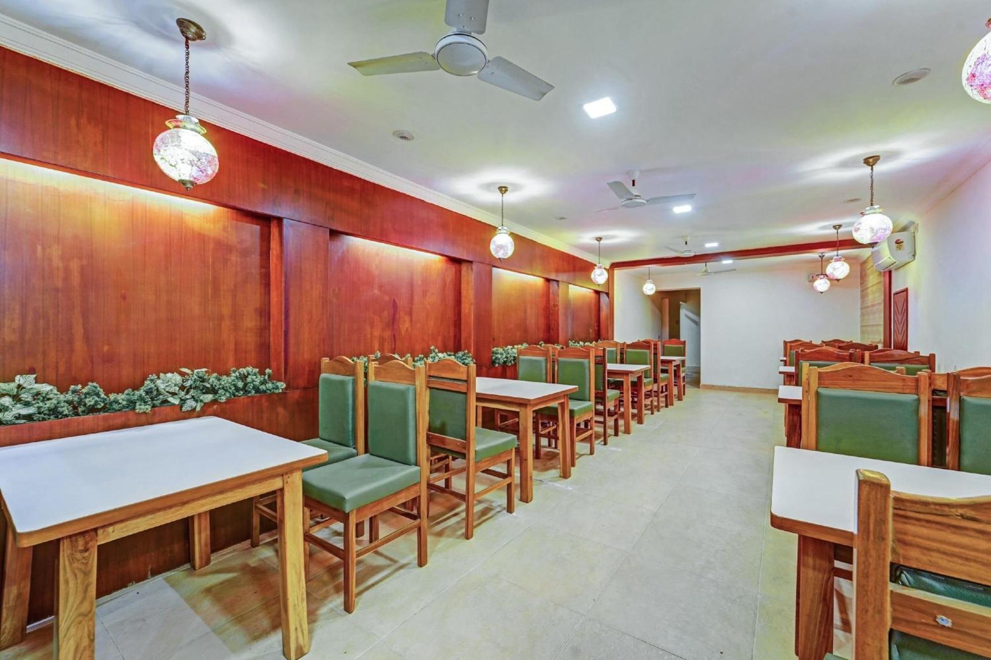 Capital O 82343 Hotel Star Holidays Chennai Exterior foto
